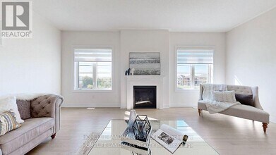 16 Slater Ct in East Gwillimbury, ON - Building Photo - Building Photo