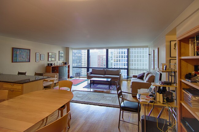 900 N Lake Shore Dr-Unit -1806 in Chicago, IL - Foto de edificio - Building Photo