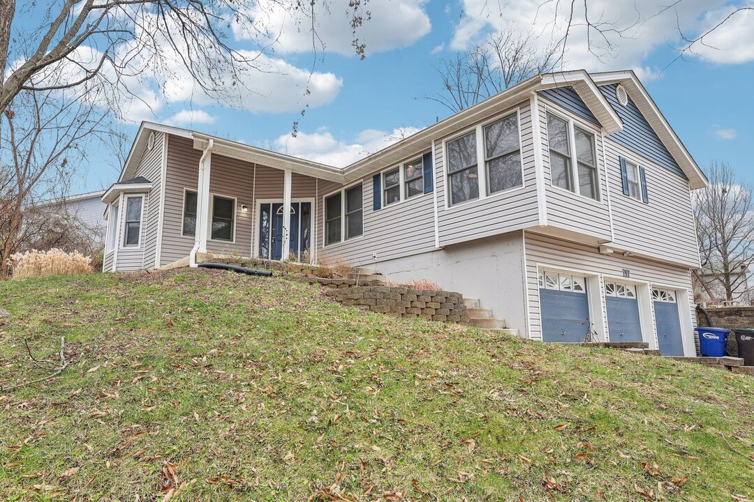 717 Fernwood Terrace in Lake St. Louis, MO - Foto de edificio