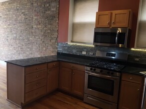 2368 N Elston Ct in Chicago, IL - Building Photo - Building Photo