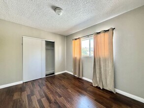 394 N 13th St in Las Vegas, NV - Foto de edificio - Building Photo