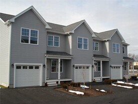 68 Greene St in Warwick, RI - Building Photo