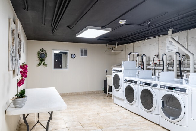 Bridgeton Apartments