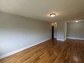 696 Elm Pl, Unit 102 in Highland Park, IL - Foto de edificio - Building Photo