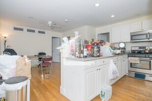 310 St Paul St in Brookline, MA - Building Photo