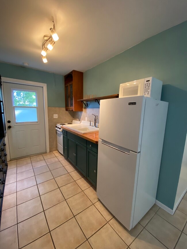 6237 SE Lake Circle Dr, Unit Unit A in Stuart, FL - Building Photo - Building Photo