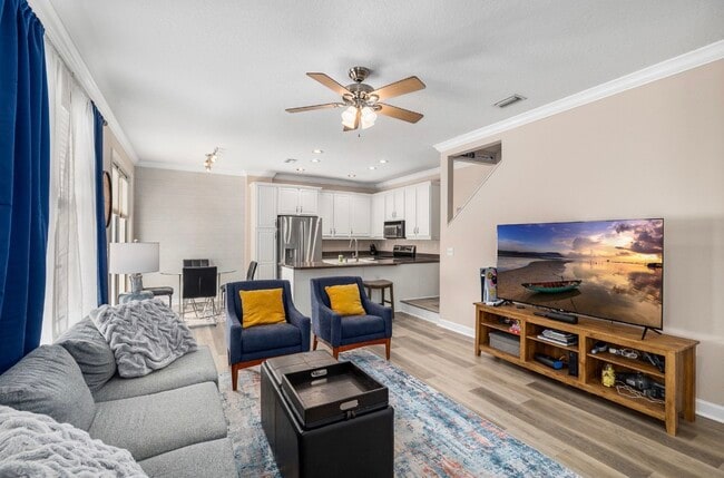 property at 104 S Moody Ave