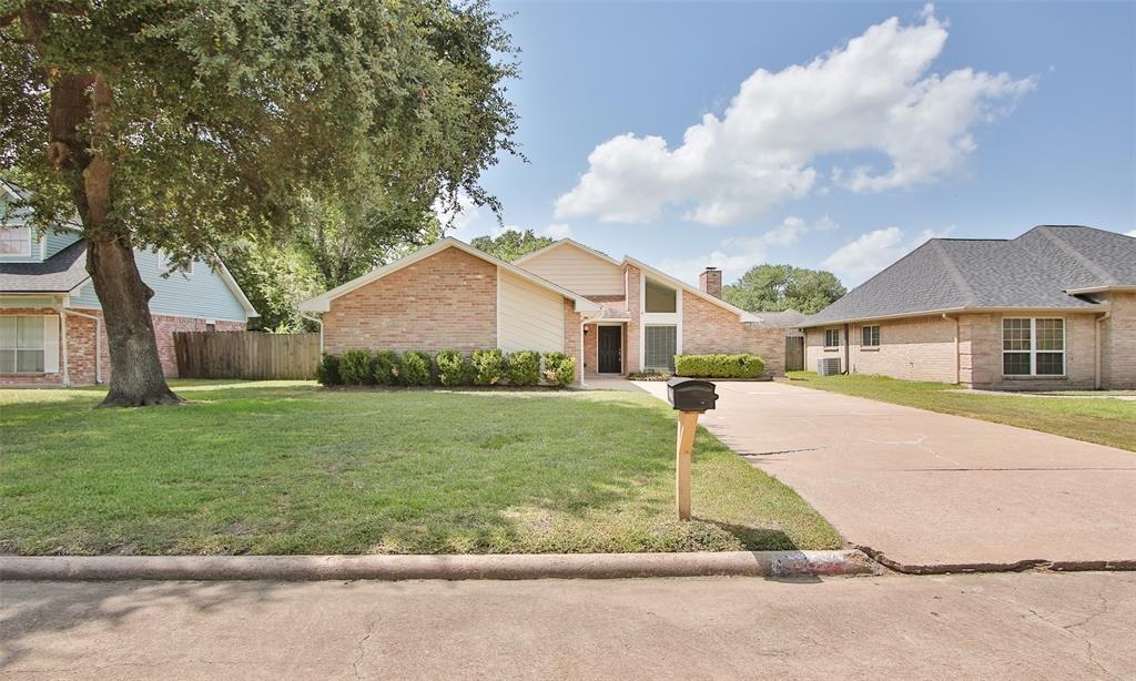 13707 Meisterwood Dr in Houston, TX - Building Photo