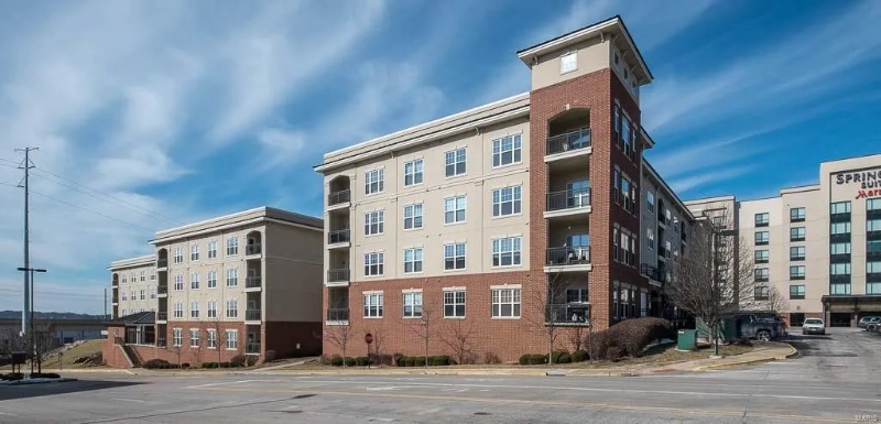 1241 Strassner Dr-Unit -1405 in Brentwood, MO - Building Photo