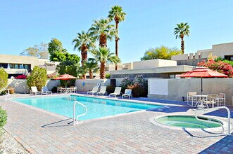 433 Bradshaw E Ln-Unit -53 in Palm Springs, CA - Building Photo - Building Photo