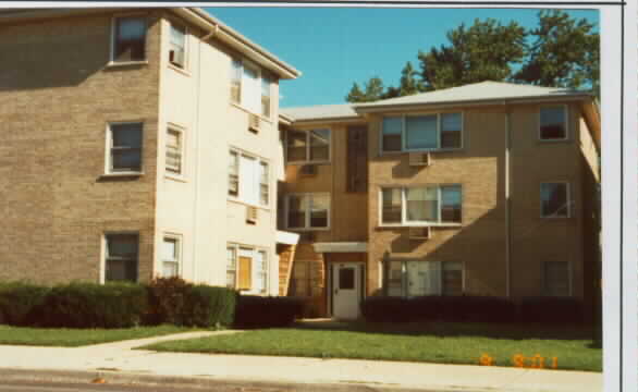 5710 W Montrose Ave in Chicago, IL - Building Photo