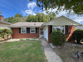 405 Hampton Dr in Danville, VA - Building Photo