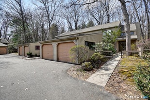 32 Farmington Chase Crescent in Farmington, CT - Building Photo