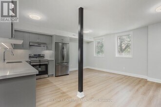 19 D'Arcy St in Toronto, ON - Building Photo - Building Photo