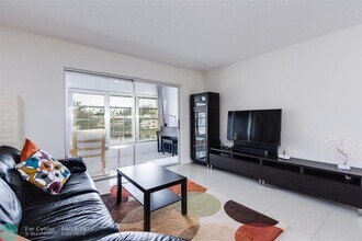 5901 NW 61st Ave in Tamarac, FL - Building Photo - Building Photo
