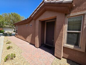 111 Sandy Bunker Ln in Las Vegas, NV - Building Photo - Building Photo