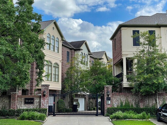 1329 Hyde Park Blvd in Houston, TX - Foto de edificio - Building Photo