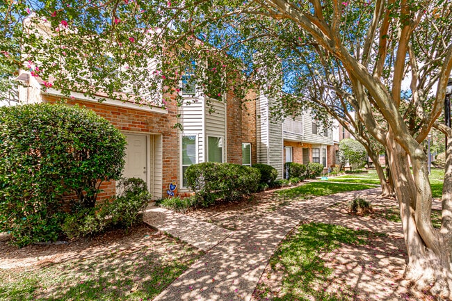 9821 Siegen Ln in Baton Rouge, LA - Building Photo - Building Photo