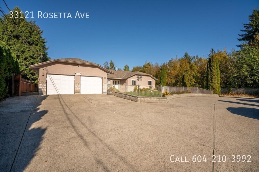 House on Acreage in Mission, BC - Building Photo