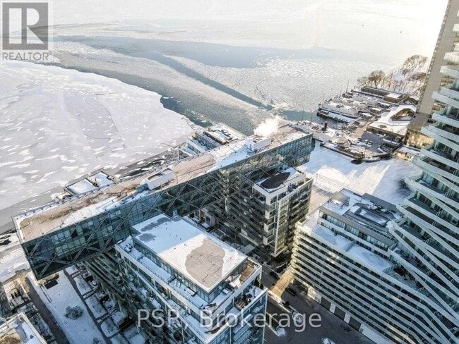 29 Queens Quay E in Toronto, ON - Building Photo - Building Photo