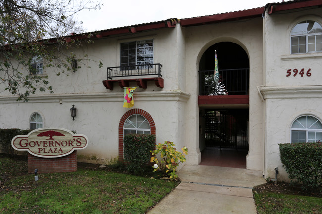 Governor's Plaza Apartments in Carmichael, CA - Foto de edificio - Building Photo