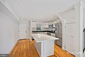 1712 Seaton St NW in Washington, DC - Foto de edificio - Building Photo