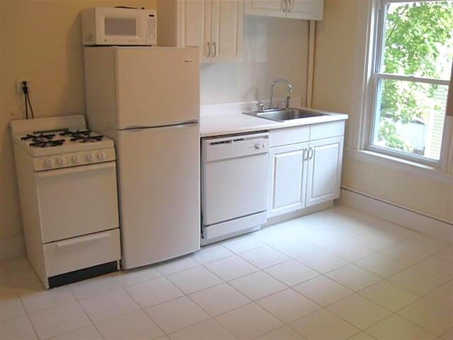33 Chester St, Unit 2R in Somerville, MA - Building Photo - Building Photo