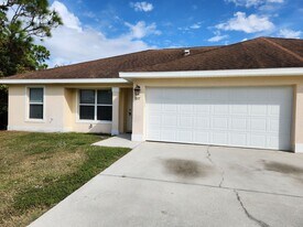 977-979 Graystone Ave in Lehigh Acres, FL - Building Photo