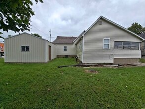108 S Oak St in Loogootee, IN - Building Photo - Building Photo