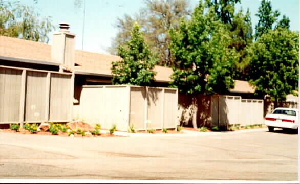 2536 Garfield Ave in Carmichael, CA - Foto de edificio