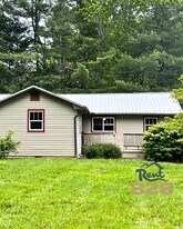 726 Brookside Camp Rd in Hendersonville, NC - Building Photo