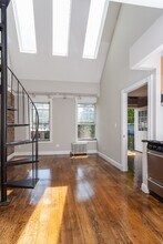 350 W 21st St in New York, NY - Building Photo - Building Photo
