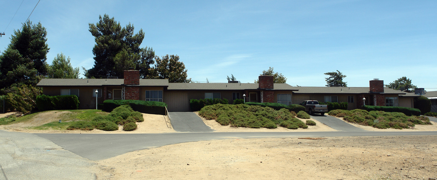 15753 Acoma Rd in Apple Valley, CA - Building Photo