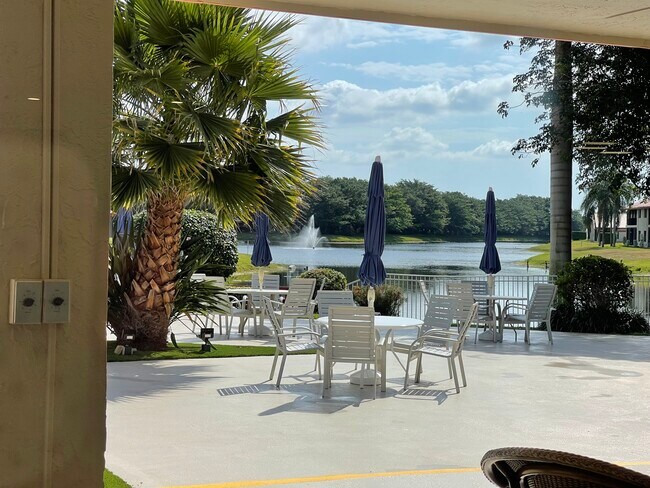 7942 Lexington Club Blvd, Unit B in Delray Beach, FL - Building Photo - Building Photo