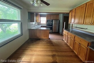 10053 Royal Grand Ave in Redford Township, MI - Building Photo - Building Photo