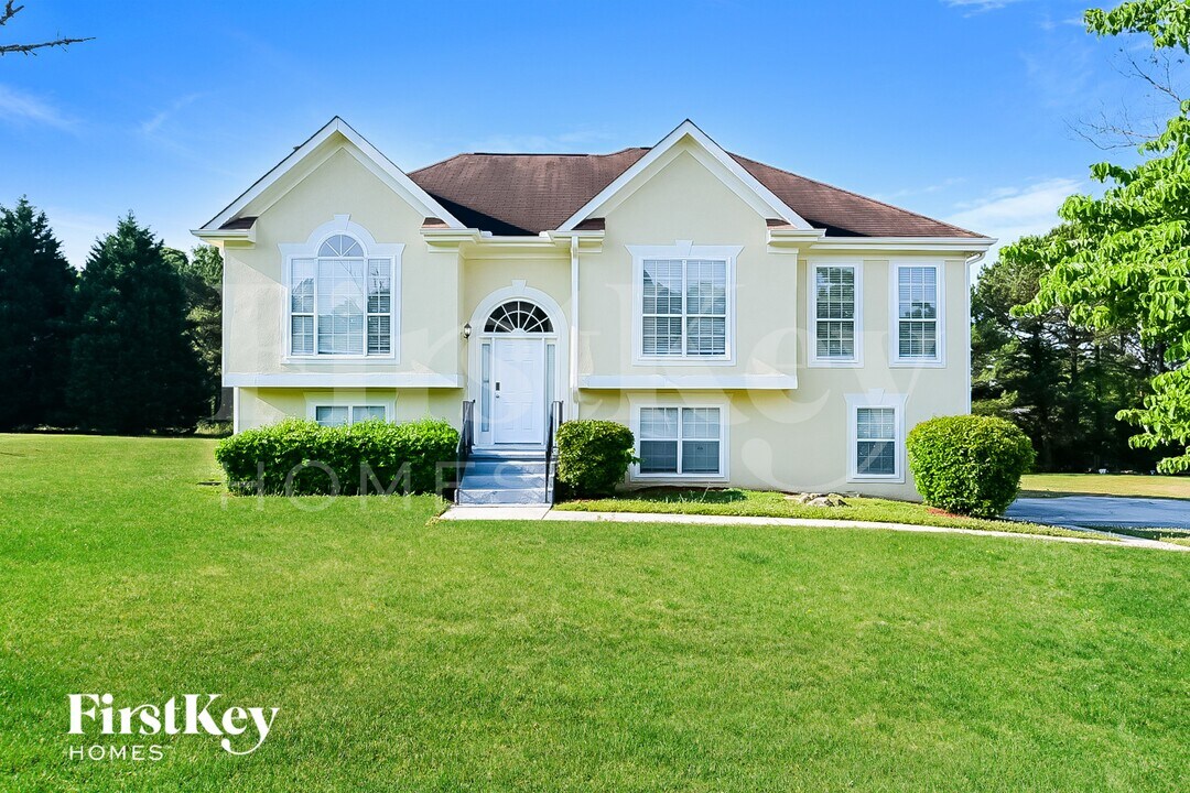 4049 Fieldway Rd in Rex, GA - Building Photo