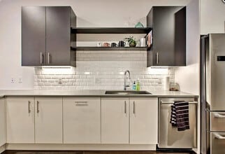 2530 Lawrence St, Unit A-302 in Denver, CO - Building Photo - Building Photo