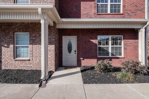 550 Peachers Mill Rd in Clarksville, TN - Building Photo