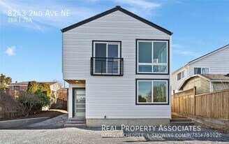 8243 2nd Ave NE in Seattle, WA - Building Photo