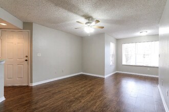 4630 Commander Dr in Orlando, FL - Building Photo - Building Photo