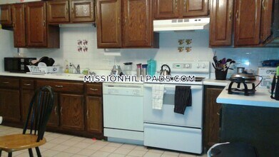 40 Hillside St in Boston, MA - Foto de edificio - Building Photo