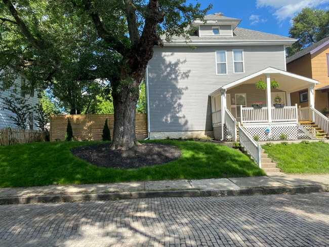 property at 886 Carpenter St
