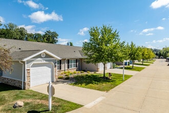 Redwood Green 3942 in Uniontown, OH - Building Photo - Building Photo