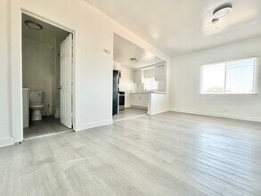 5179 S Western Ave in Los Angeles, CA - Building Photo - Building Photo