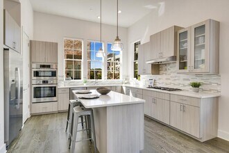 1301 Town Creek Dr in Austin, TX - Building Photo - Building Photo