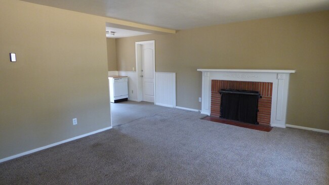 646 Charles Ave S in Salem, OR - Foto de edificio - Building Photo