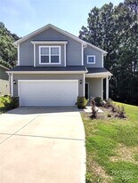 7135 Thornrose Dr in Charlotte, NC - Building Photo