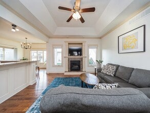 16035 Northpark Dr in Urbandale, IA - Building Photo - Building Photo