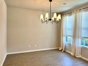 8319 Divot Trce in Fulshear, TX - Foto de edificio - Building Photo