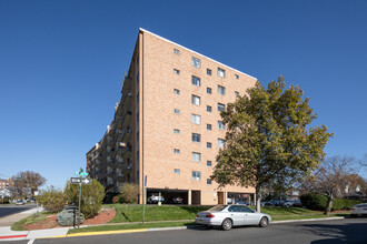 Marlboro House in Ridgefield Park, NJ - Building Photo - Building Photo